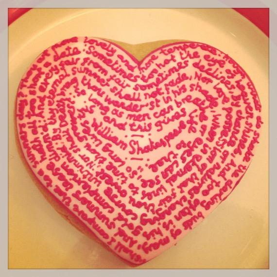 BiscuiteersLtd's tweet photo. One of our icers iced this sonnet on a heart as a #tokenofaffection for his girlfriend @MumsnetTowers @askherfriends http://t.co/w1mrYpA0fD