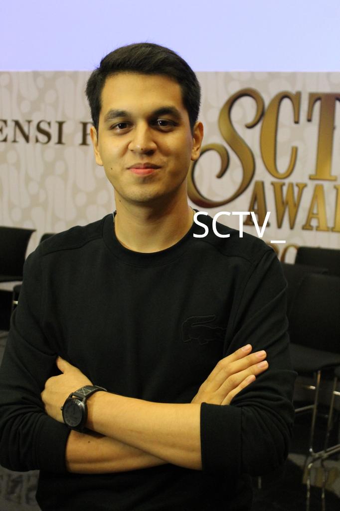 SCTV's tweet photo. OMG Hellowww kece bangetkan @kvinjulio di #KonferensiPersSCTVAwards??

Yang setuju RT! #SCTVAwards http://t.co/ajtwE8qU1e