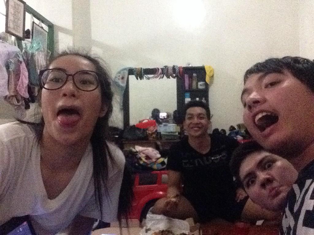 UncleRenePerez's tweet photo. Bakit ang panget ko #huhusadlife #ubuse http://t.co/veii2yzJEh