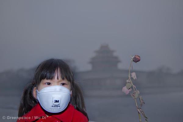 Greenpeace's tweet photo. Slowing coal consumption in China could mean CO2 emissions will drop this year http://t.co/vA9Bl2k2R5 via @Energydesk http://t.co/H7d0ELsvZC