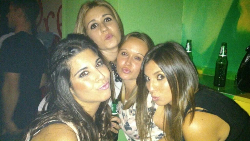 beatrizcm1988's tweet photo. Lo que las quiero @cristinafane @GemaZid @elvira_0110,  sois únicas, mil gracias!!! http://t.co/Yy7hnaJAsC