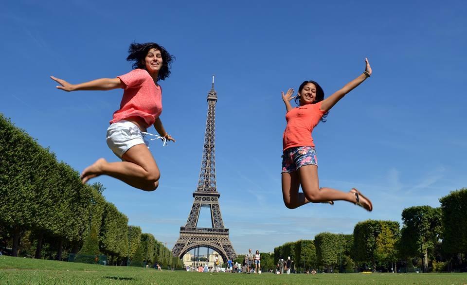 anamochilera's tweet photo. Esta es mi foto #VuelingClick en Paris, saltando de felicidad http://t.co/5ECEHDatpJ