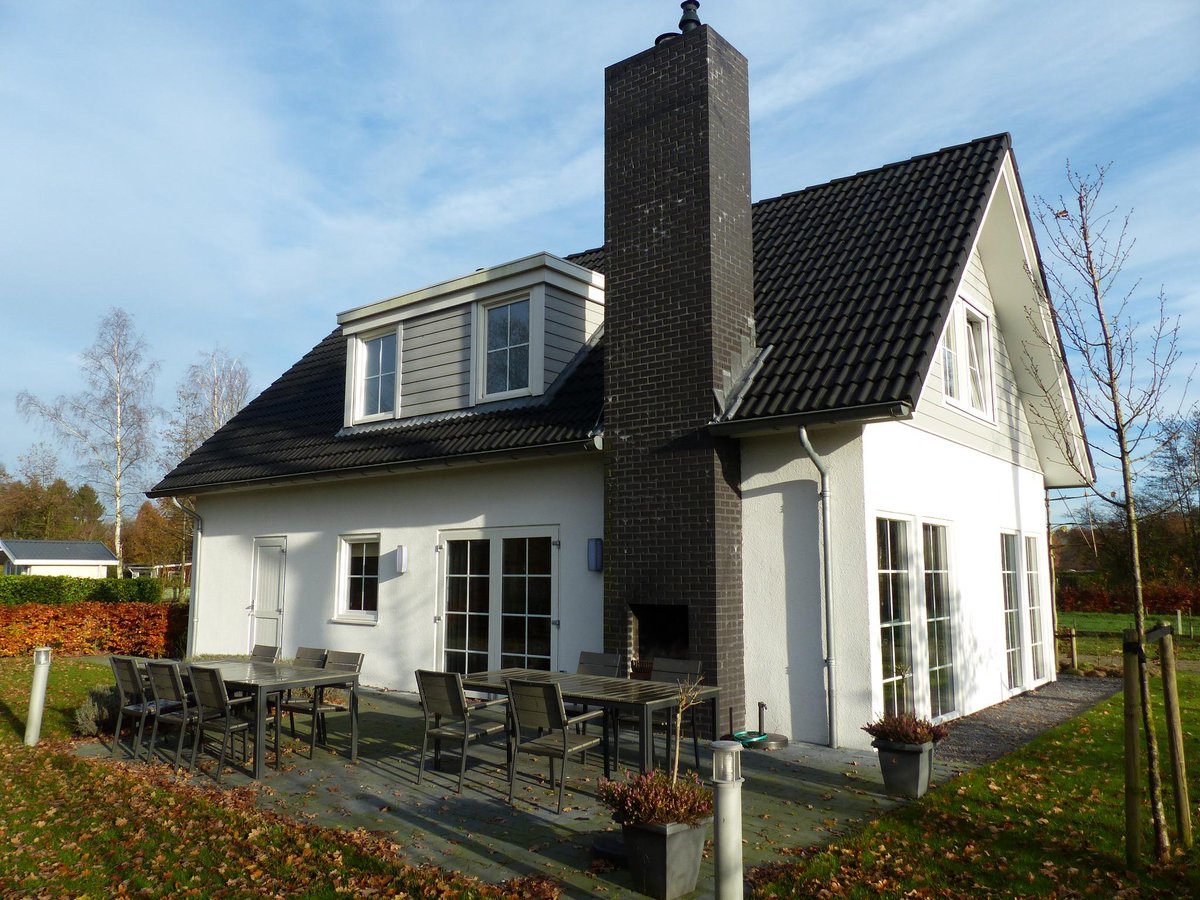 ParcDeKievit's tweet photo. Een prachtige foto van onze Villa De Hertog @ParcDeKievit. Boek nu voor 2015 en ontvang interessante kortingen! http://t.co/HwD6S12iy8