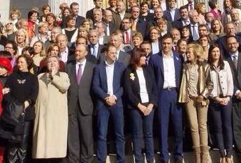 DeliaBlancoT's tweet image. #PSOE:.. Con @sanchezcastejon / Teresa Fernández de la Vega.. Socialistas por la Igualdad! #10añosdelaLey..!!