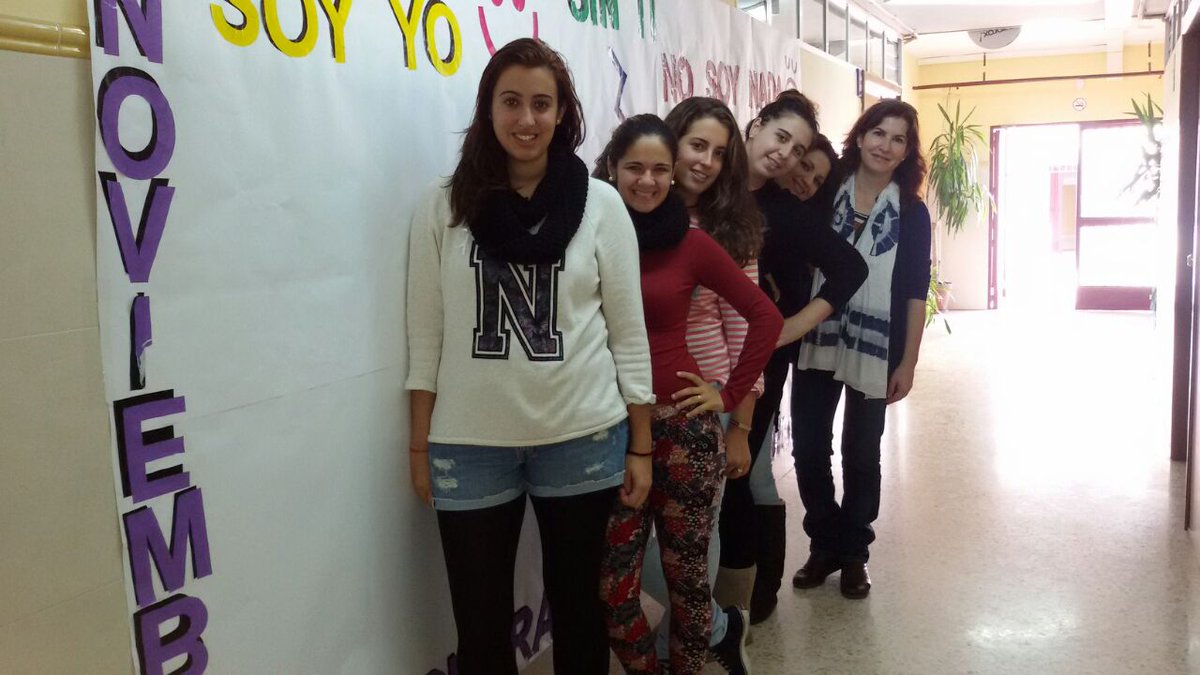 Pilargp11's tweet photo. Actividades realizadas por #2GEA del #IESNéstorAlmendros  el día 25 de noviembre,contra la violencia de género #25N http://t.co/3WBY86GAPn