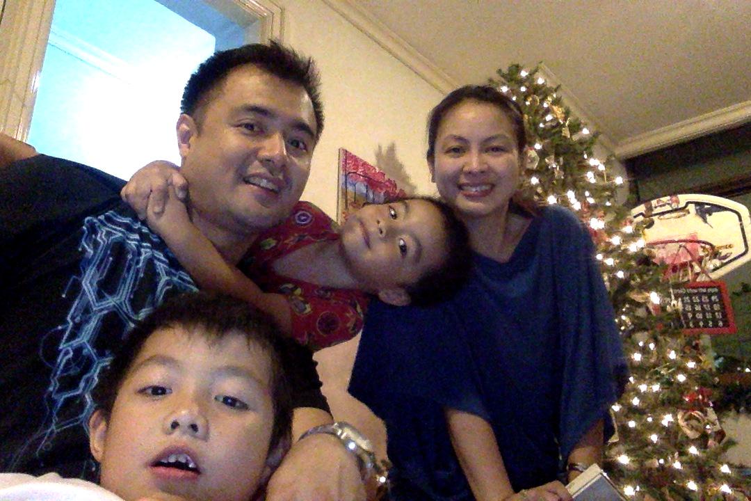 LA_Mumar's tweet photo. A bit late…but finally the CHRISTMAS TREE is up  #teammumar http://t.co/DF1iMIcfEy