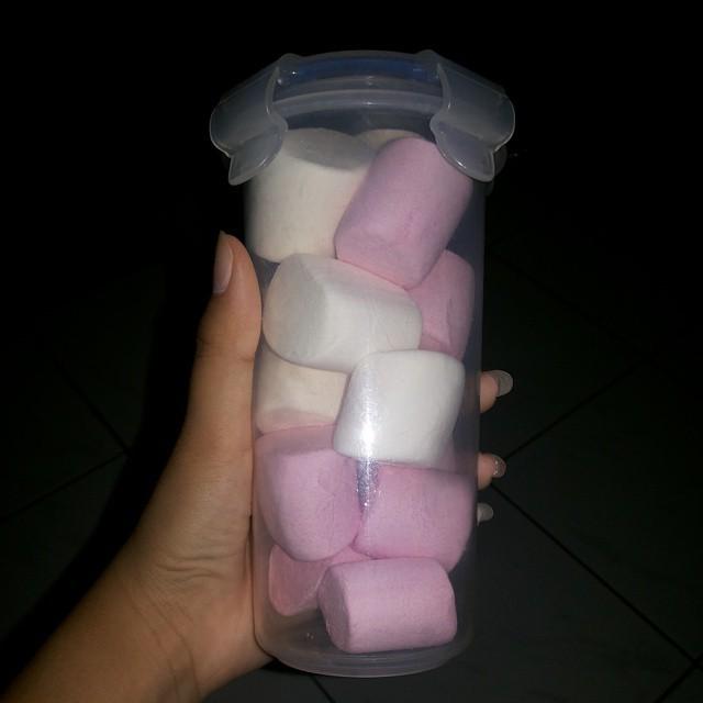Coffeeyouneed's tweet photo. by gifarichan http://t.co/uuZzWjcCxd coffeeyouneed, coffee, marsmallow http://t.co/8PTHRBzl2s