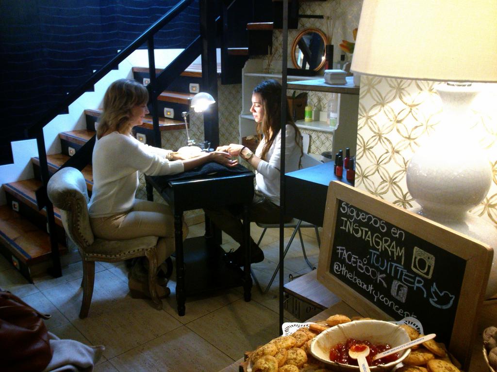 MirideLE's tweet photo. Preparados para una manicura de caviar en The Beauty Concept #beauty #tbcbloggersday #manicura #plans #fun @_MADtime http://t.co/uPhUiXTQsf