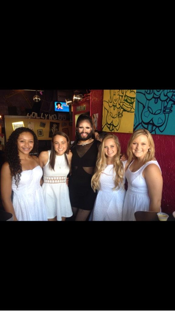 TayWeems's tweet photo. Happy birthday @lorin_prather 😍❤️ hope you have an awesome day! Miss you(: http://t.co/vZieVcdb6A