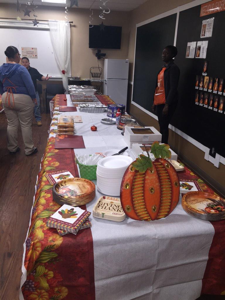 bxtrubro's tweet photo. Pot luck day at work http://t.co/R2u3L2nM3Q
