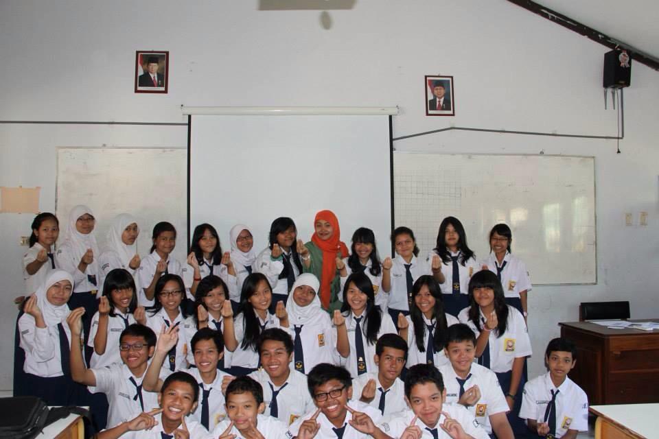 achtrisaurus's tweet photo. SELAMAT HARI GURUU MAMIIHH JARNOO SAYANGGG!!!❤️❤️ @FajarNorma http://t.co/utRIH080eX