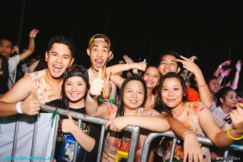 senlangs's tweet photo. Rave pa more. #CollisionDLSU http://t.co/ACGSpueToa