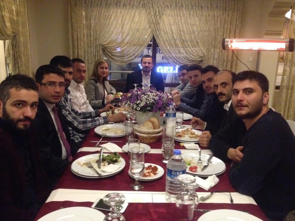 GhdGenelMerkez's tweet photo. Düzce İl Başkanımız Kübra Arslan a Gnl Başkanımız ve Gnl Bşk. Yardımcılarımızın Katılımıyla Mazbatasını Taktim Ettik. http://t.co/ijkApMpNE0