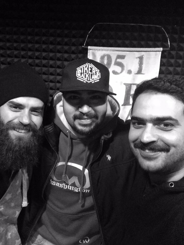 beratsaymadii's tweet photo. Biz hazırız. Müzik Kumbarası başladı. Konuklar Rap Müziğin bilinen isimleri @Hayki34 ve @PatronFlexin http://t.co/8UHyhfXosv