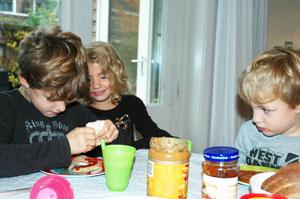 HengeloEvents's tweet image. Help broodverspilling de wereld uit… Lees meer over de #korstjesknijper op bit.ly/1CabWoz!