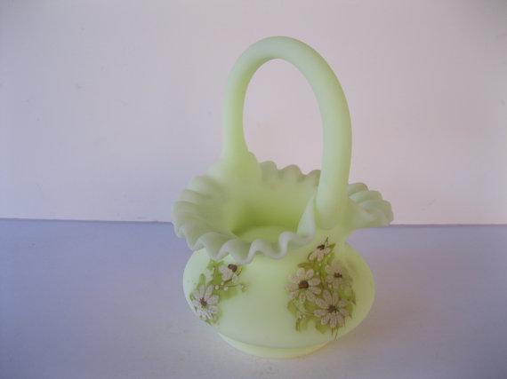 SnapDragonsLair's tweet photo. #Fenton Daisy on Custard Cameo Satin Basket http://t.co/YewPTNUqmj #gotvintage #vogueteam #rtoe1 http://t.co/rdvMxvaVFE