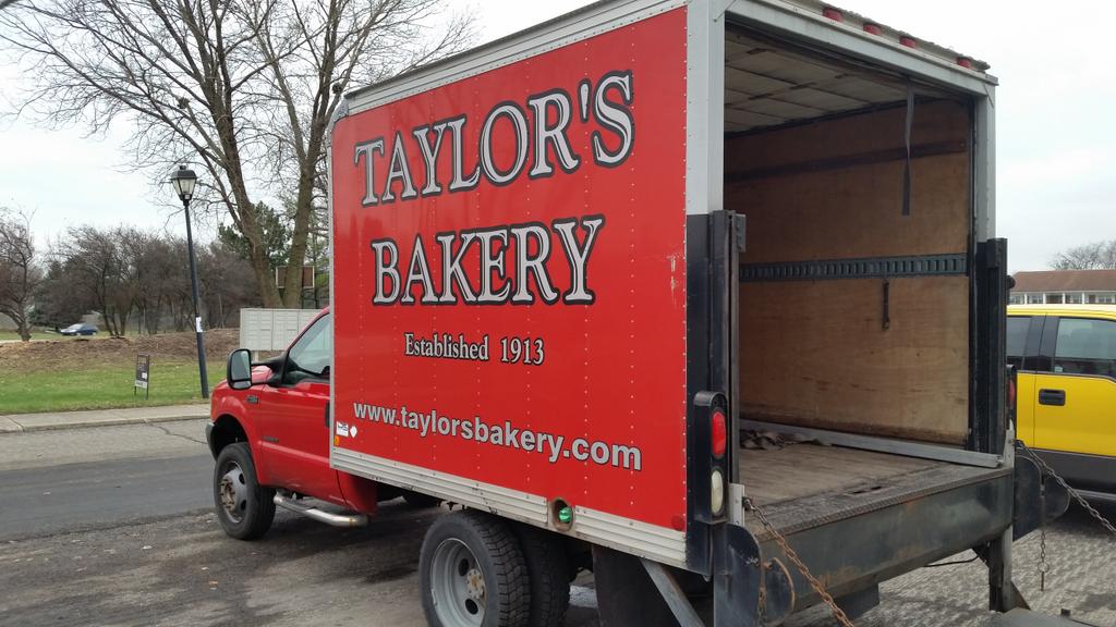 BuckinghamCo's tweet photo. Our #MohawkHills team showing thanks to our residents with some help from @TaylorsBakery #ThanksForGivingWeek http://t.co/8geeWQY0cQ