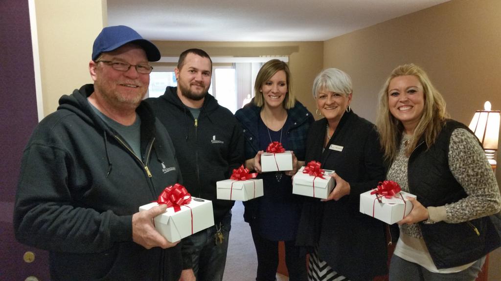 BuckinghamCo's tweet photo. Our #MohawkHills team showing thanks to our residents with some help from @TaylorsBakery #ThanksForGivingWeek http://t.co/8geeWQY0cQ