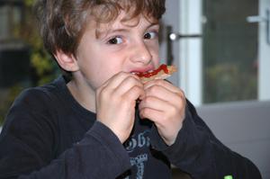 HengeloEvents's tweet image. Vanaf nu eet jouw kind alle broodkorstjes op! #korstjesknijper