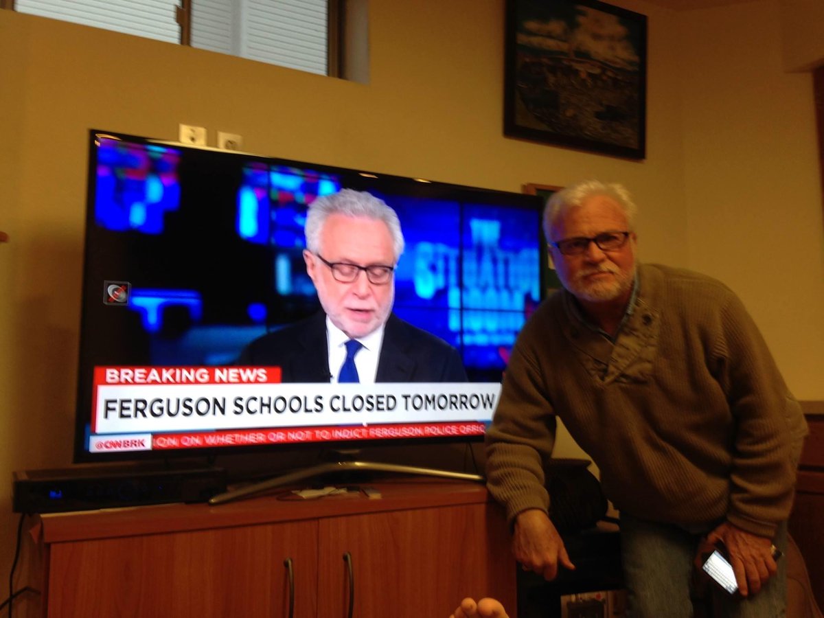 GenoRedmon1's tweet photo. @wolfblitzer Both of us are concerned about Ferguson http://t.co/sGPnWP912c
