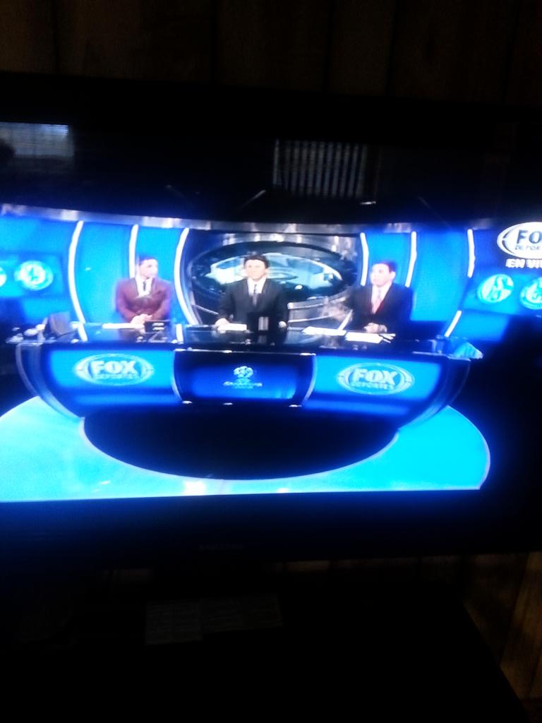 eliasaguila01's tweet photo. Listo para el partido,con los mejores narradores @johnLaguna3 @marianot19 @c_suarez_2  saludos a y arriva el america http://t.co/t1AmuzjznV