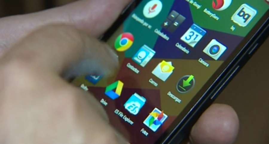 Nach_22aker's tweet photo. “@antena3com: El fabricantes de móviles BQ ya supera a Apple en ventas 
http://t.co/Vq4tLJLwFN http://t.co/LuSRm6pbjL” @joaqiin7