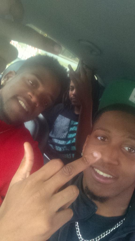KaliBabyV's tweet photo. At cook out wit da bro's!!! #BOAshit #Udigg http://t.co/RKyY1qVYvU