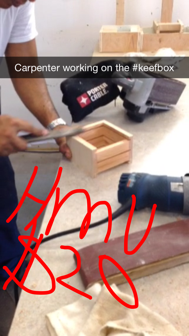 dasgrooviii's tweet photo. My coworker & I working on these handmade #keefbox pre-order yours today ! Hmu if u got my # or DM ME! RTRT $20 🔥🔥 http://t.co/GSLbVs68vO