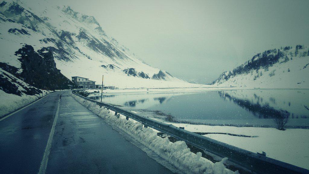 FrejusExpress's tweet photo. Winter tyres again #coldelarche http://t.co/nRVjWYyTL3