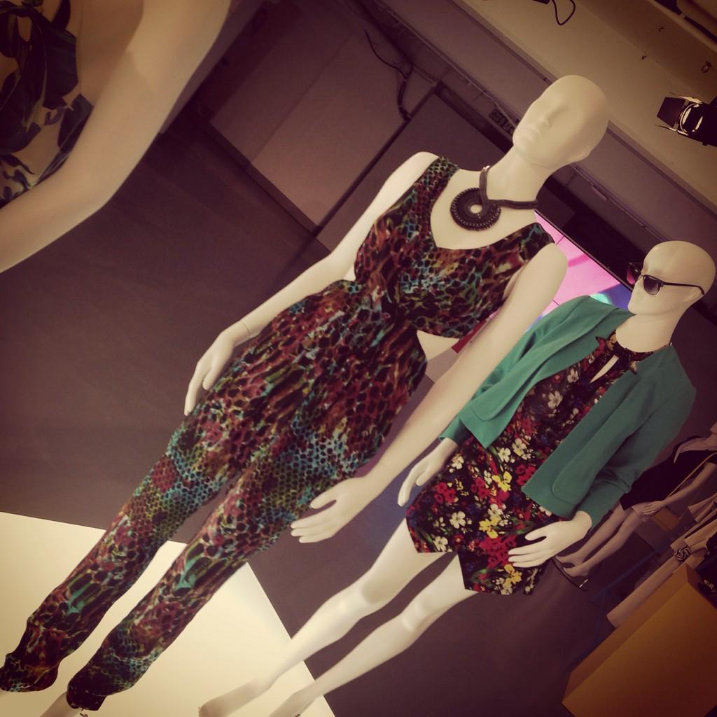 verynetwork's tweet photo. Just us, or is the back mannequin throwing some serious shade at the front mannequin? Jumpsuit envy maybe? #veryss15 http://t.co/5emakpz3lQ