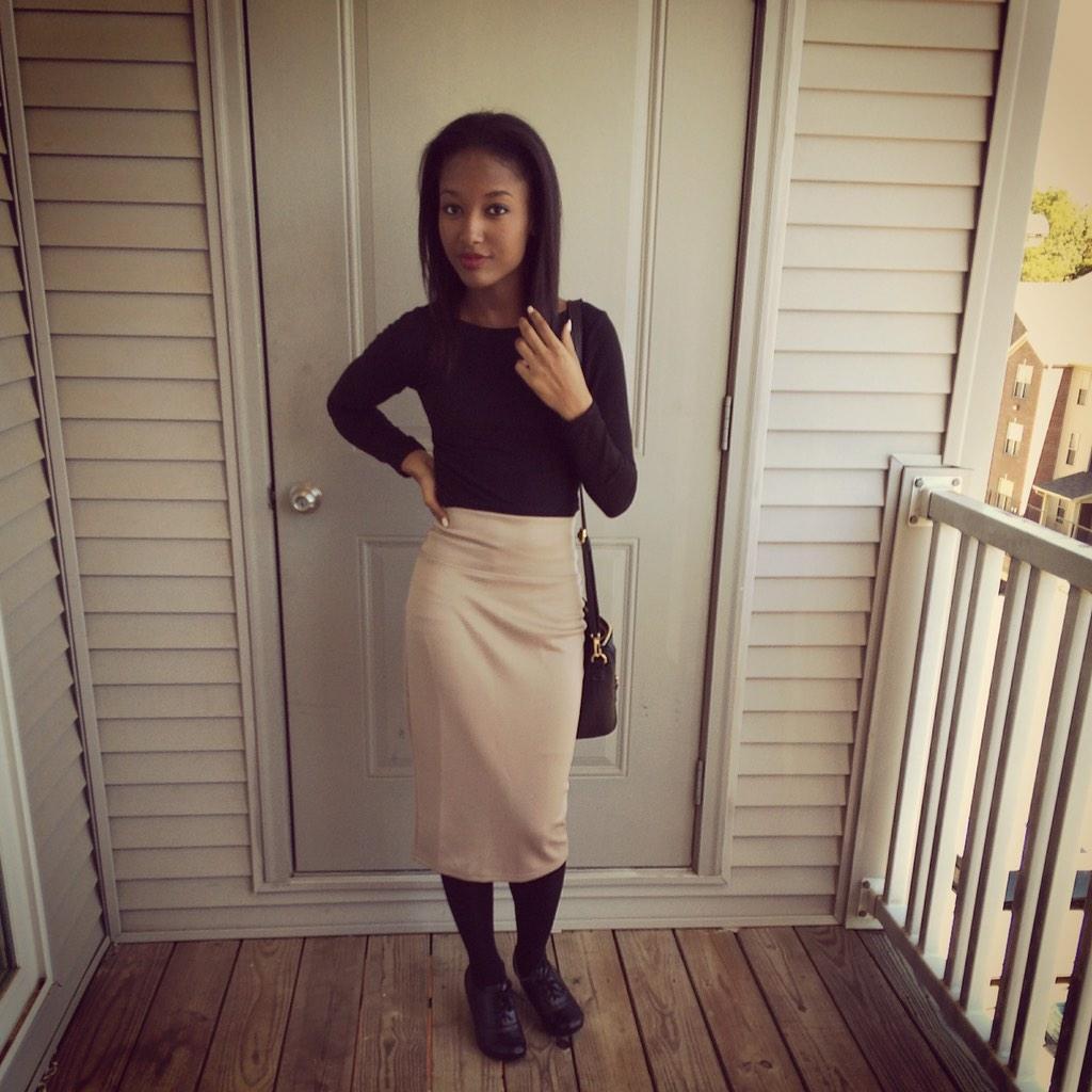 _TheWeekday_'s tweet image. Happy Cake Day to Lil Lyn! @Alyce_theGREAT on her 21st #YouTheRealMvpToday #thedefinitionofwifeymaterial #ButDudesSlp