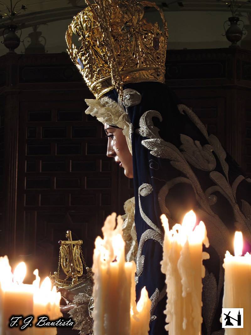 El reportaje completo del Besamanos de Santa María de Consolación <a href="/hermandadsed/">Hermandad de Nervión</a> lo verás en cofradiasdesevilla.blogspot.com.es