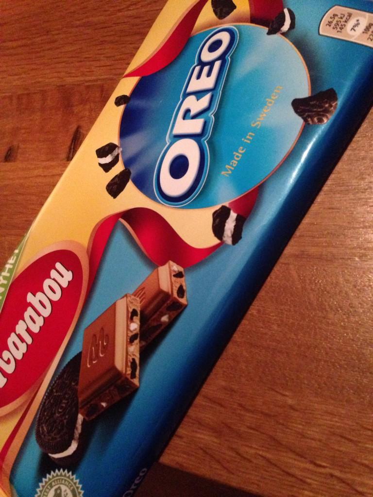 HellgrenMy's tweet image. Min syster och hennes kille köpte choklad och poppisar till mig! Kan denna dagen bli bättre??