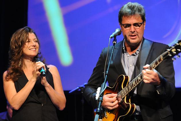 We would like to wish Nashvilles own, Amy Grant, a Happy Birthday!

Here she is pictured w/ her husband, Vince Gill 