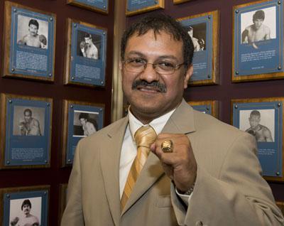 Bantamweight champion and 2009 HOFer Orlando Canizales is celebrating his birthday today. Happy birthday, Orlando! 