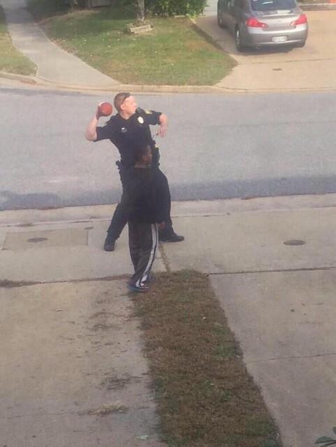 Bipartisanism's tweet photo. There are cops like this. Keep this in mind. Especially tonight. #Ferguson #DarrenWilson http://t.co/tYHPe4jheK