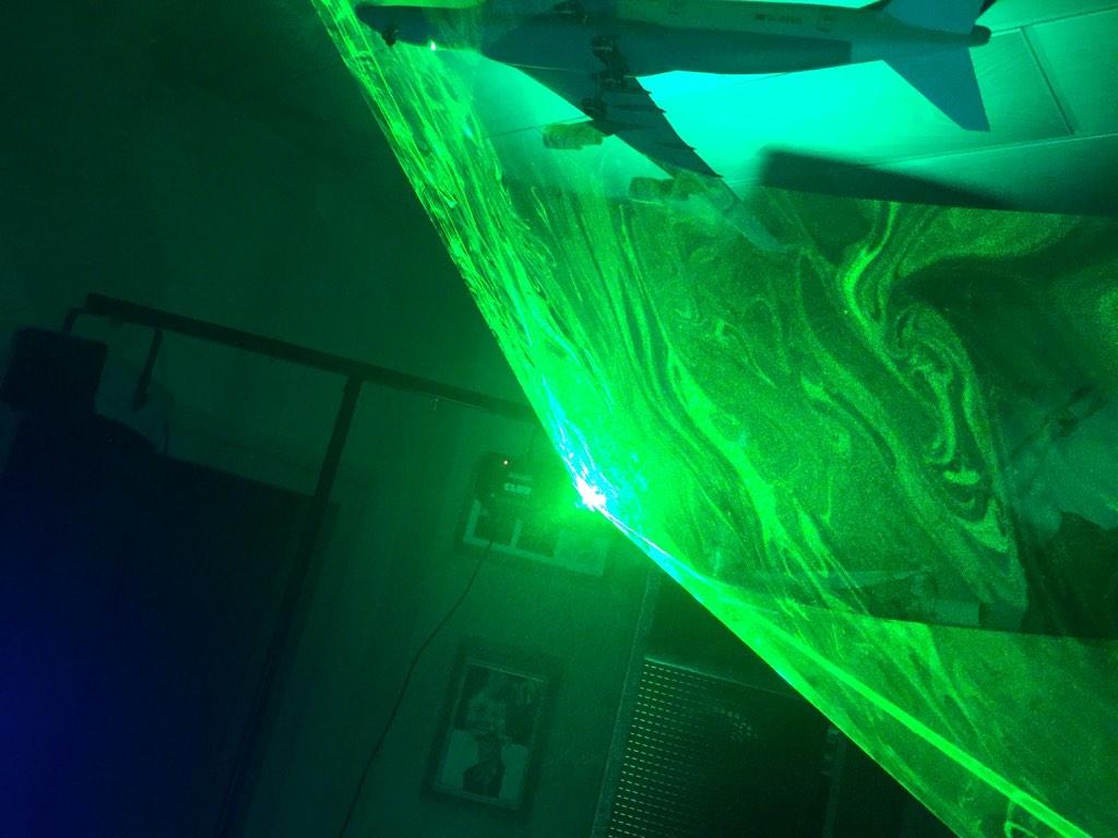 FARASDJ2020's tweet photo. Lasershow @home
#DJlife#guetta#mix http://t.co/dwKk1FuBXT