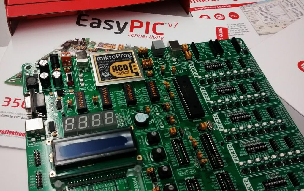 Nemanja89R's tweet photo. First contact with famous #EasyPIC V7 connectivity of @mikroel. Can't wait to start. #MikroElektronika #polimi http://t.co/wHJhrUgARu