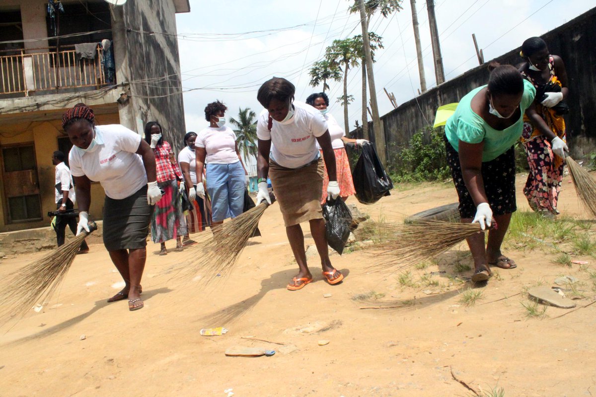 Helwei1's tweet photo. We swept....@HELWEI #HelweiKickDirtHugLife...campaign.. http://t.co/ddgHrxDJOD