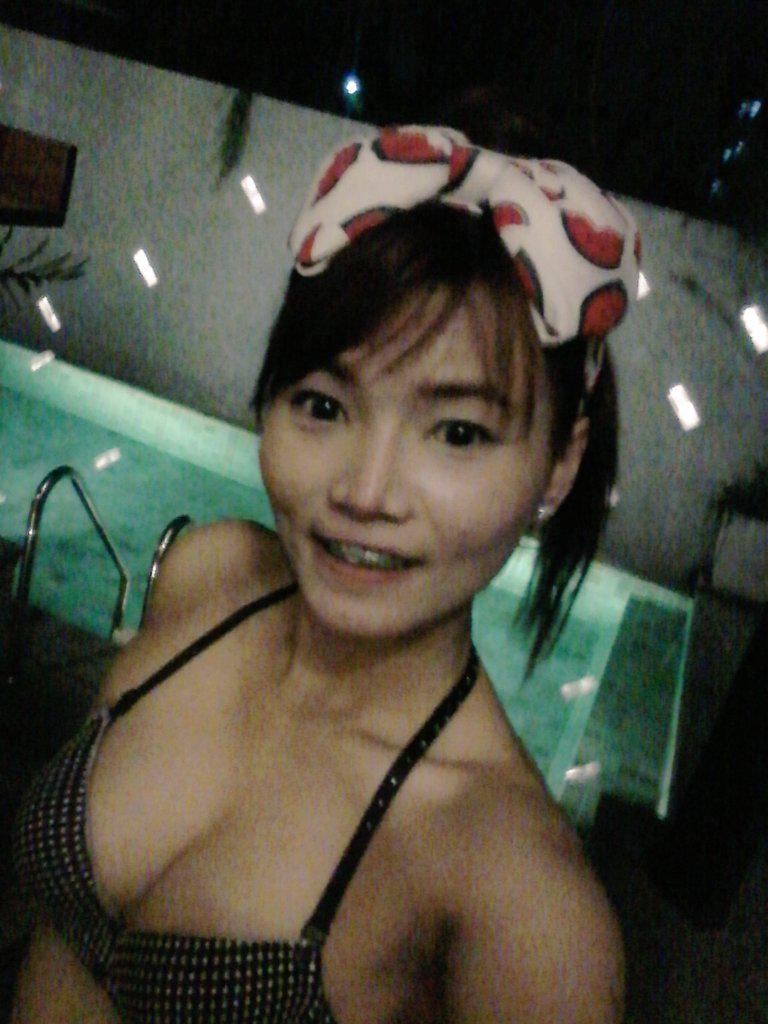 ladda_Attatan's tweet photo. ว่ายน้ำแฟ๊พนะ..55 http://t.co/onY3iUxvlZ