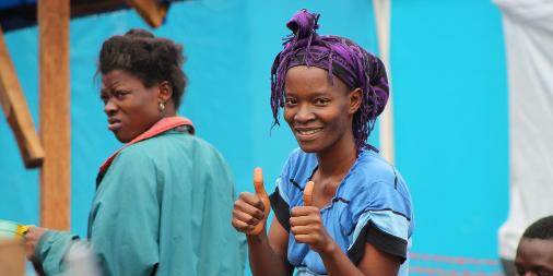 MSF_ITALIA's tweet photo. Il coraggio di Deddeh: guarita da #Ebola rimane nel Centro #MSF a curare gli altri. #StopEbola http://t.co/Uav0Vbvjav http://t.co/mBeZ6qlmuP
