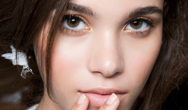 marieclaire_fr's tweet photo. Exit les mascaras et leur promesses XXL : on a testé le mascara semi-permanent http://t.co/52HWNra3DA #makeup #beaute http://t.co/dTx1GDCBvl