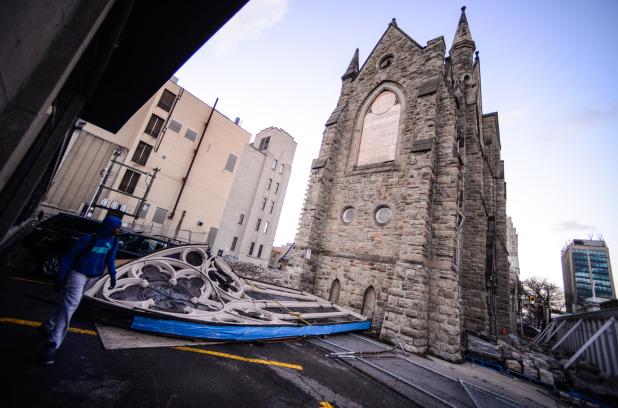 hamiltonmetro's tweet photo. High winds topple Hamilton stained-glass window http://t.co/naIr6obz22 http://t.co/OI9lBRo1LP