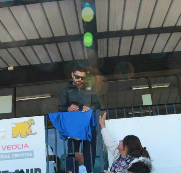viratliciousFC's tweet photo. Pic : 2 @imVkohli on day 2 of #IndvsCA practise match at Adelaide, Australia. #ViratKiToli http://t.co/eCImTg7VZx
