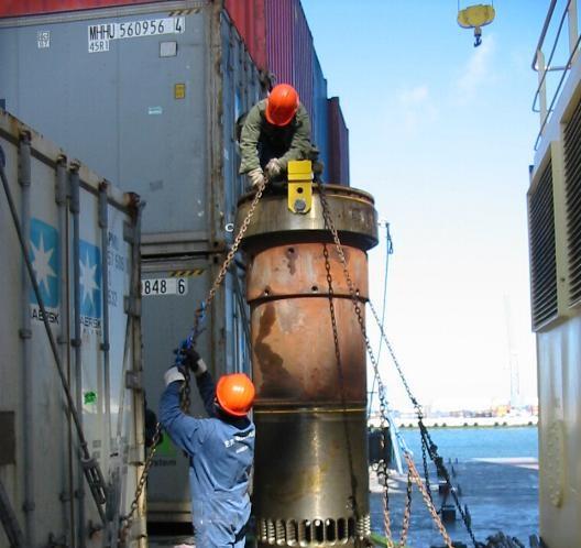 MarineInsight's tweet photo. Cargo Handling on Ships – 10 Tips That Can Save Your Life http://t.co/4x0hAXwSYd http://t.co/VChek4xDiX