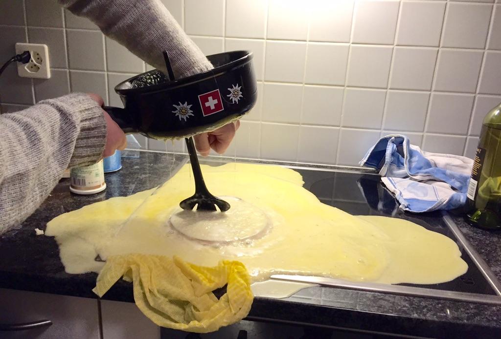 CaviezelFlurin's tweet photo. #fail #fondue #cheese #bern #wtf #dinner #omg #shitthappens @OliverValaulta @vvenzin @nicolas_gigi @LinardArquint http://t.co/AExqXHbpzp