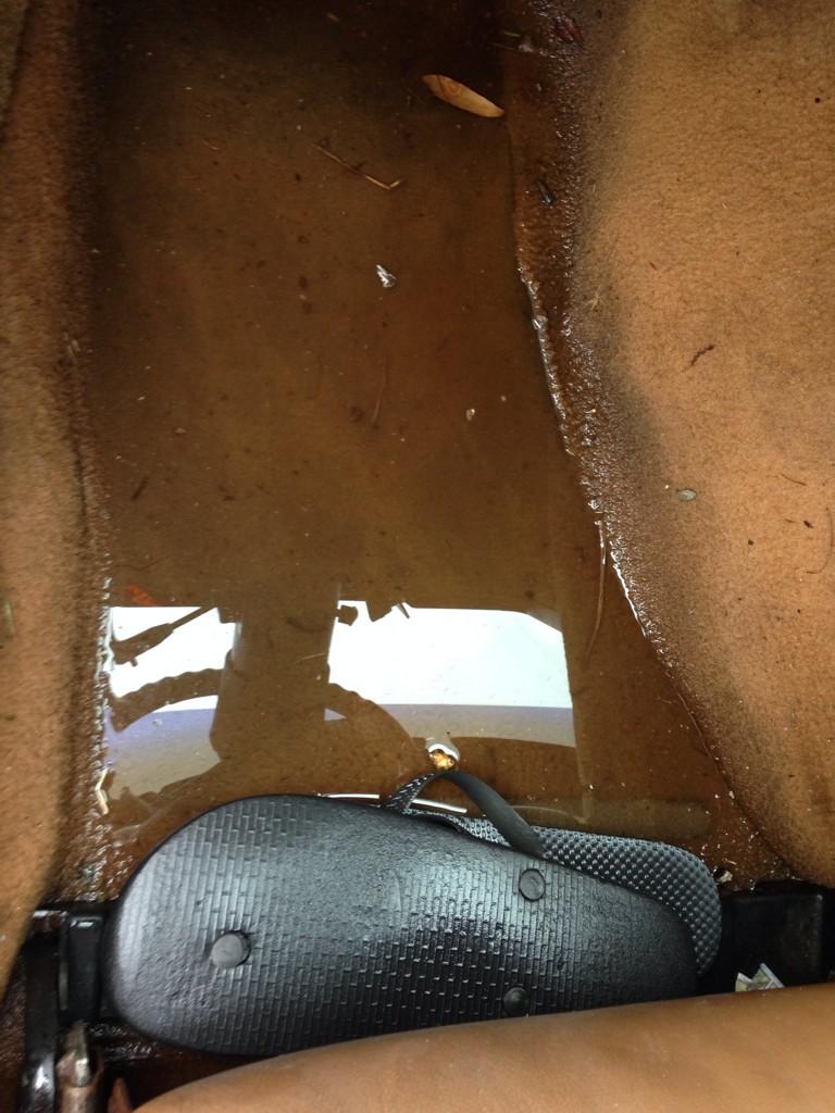 RikkiKlausWESH's tweet image. PHOTOS: 1) Corvette started, finally. 2) Water on floorboard. 3) Tony &amp;amp; Thearl pushing stranded car. #WESH2Storms