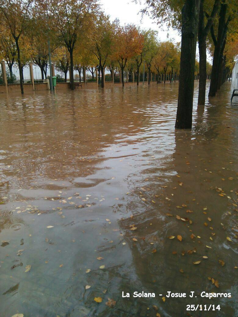meteocr's tweet photo. ¿Venecia? No, La Solana esta tarde...#CiudadReal http://t.co/o3ti1olrI6