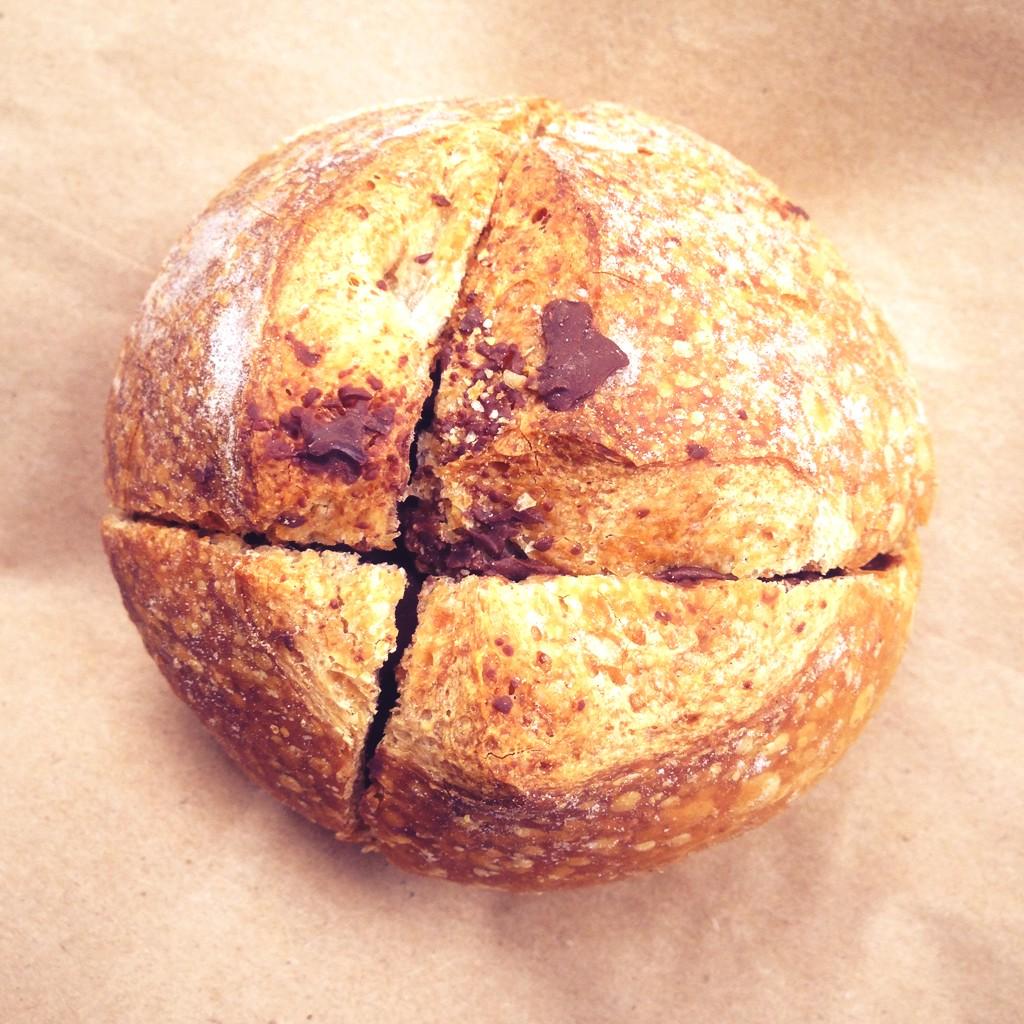 JacobsTheBaker's tweet photo. Made it out to @levainbakery &amp; got the last chocolate roll! Chocolate-peanut butter cookie for later http://t.co/K59qPuJMOQ