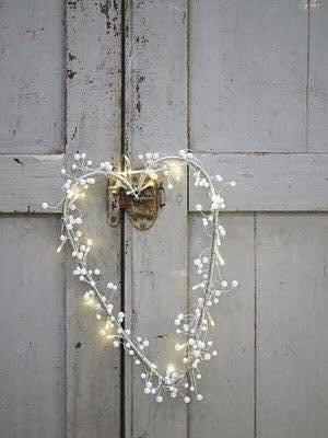 sabrinabarlo's tweet photo. #winteriscoming#heart#christmaslight http://t.co/msgepb0Xbr